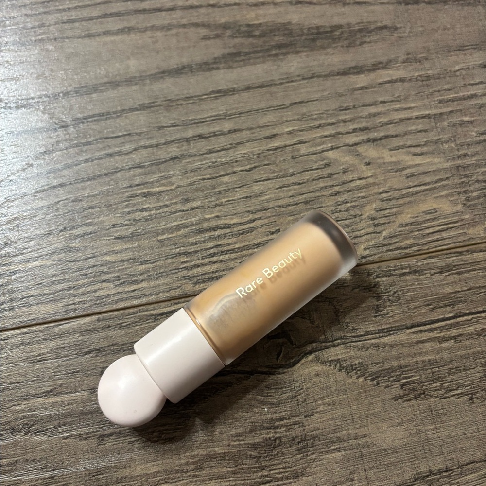 Rare Beauty Concealer - 260 N